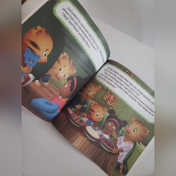 2015 Daniel Tiger 3 Piece Bundle Book & DVD!!! PBS - Picture 7 of 12